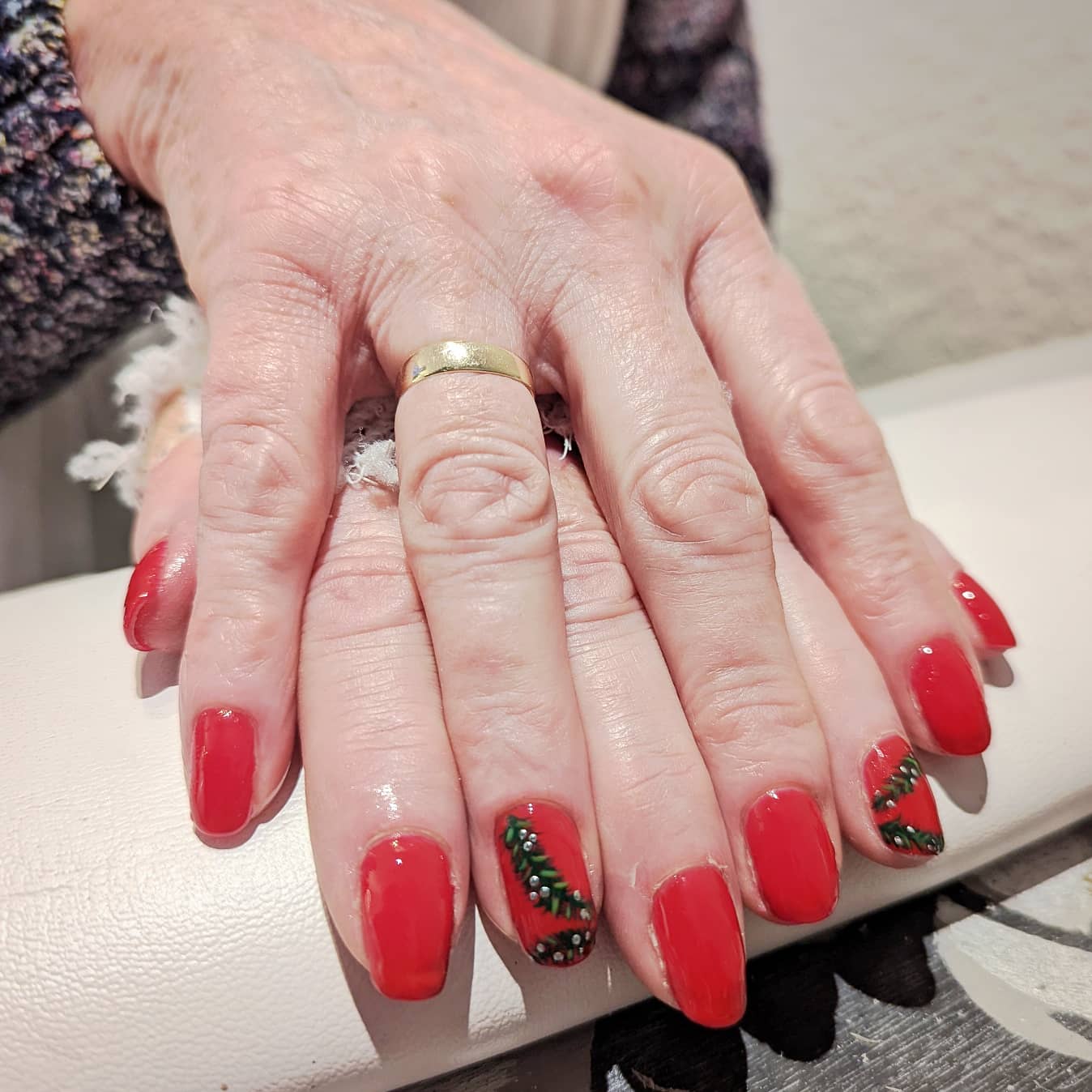 Pillarbox Red Bio Sculpture gel overlays, with hand-painted Christmas garland detail. Ginger Harmony - Nourishing vegan beauty in the heart of Oakham
